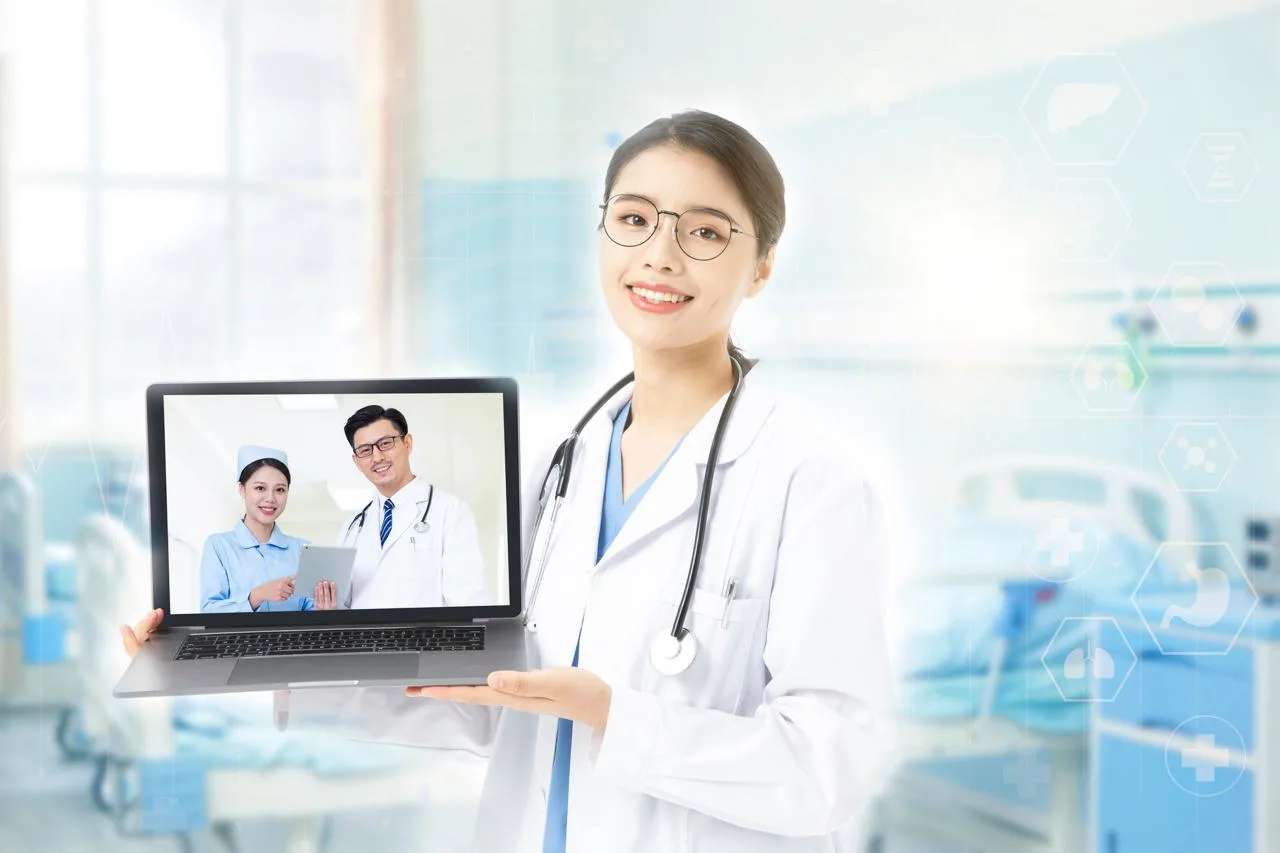 TCM practitioner offering an online video consultation